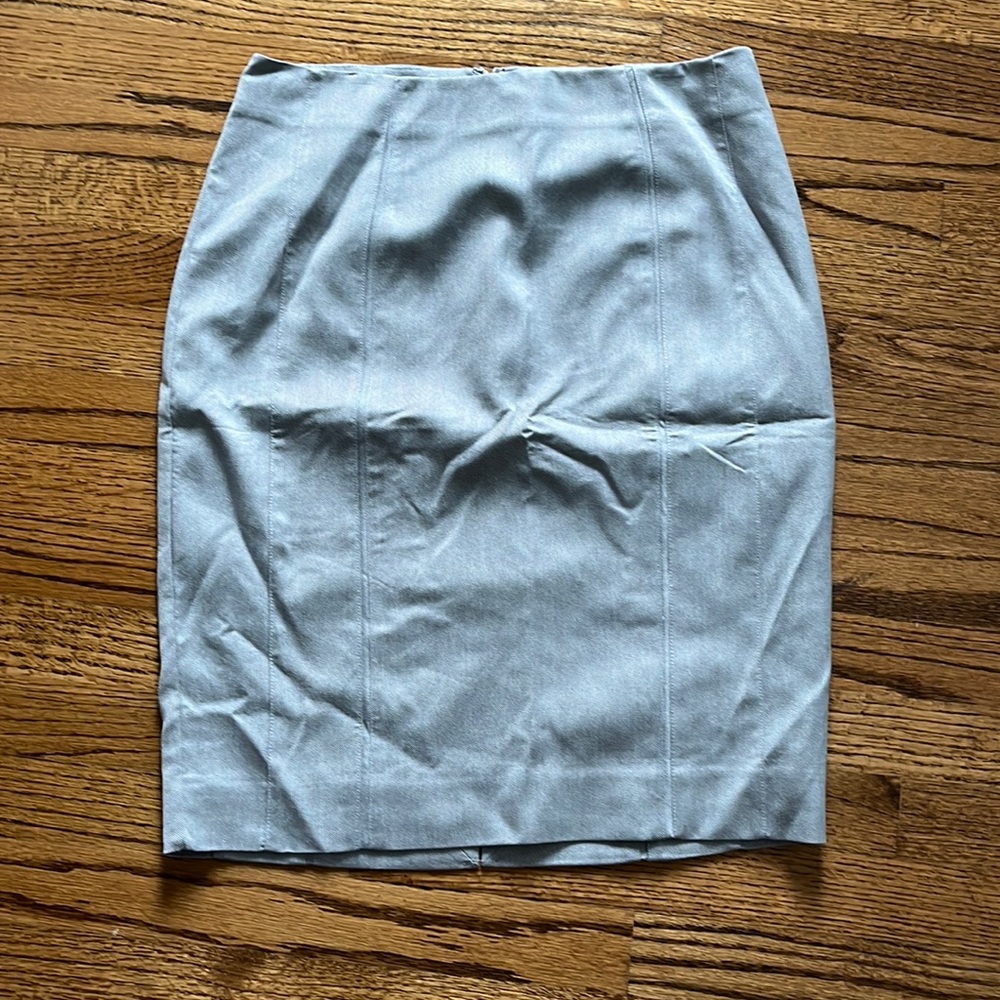 White House Black Market | Grey pencils skirt. New. Size 10.
